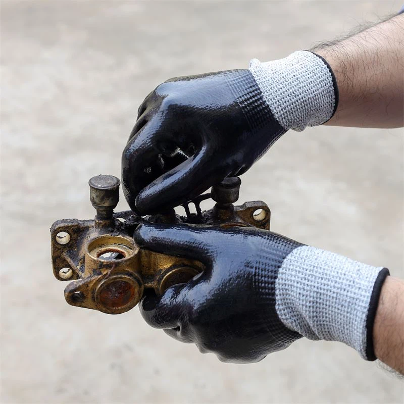 Вырезать устойчивые рабочие перчатки